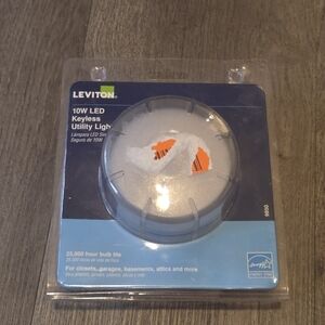 Leviton 10-Watt LED Ceiling Keyless Lamp Holder, White 9850